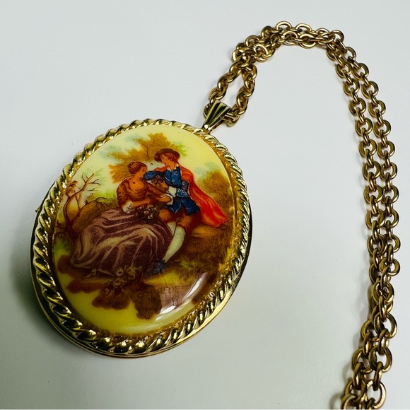 Jewelry - Vintage Romantic Porcelain Figural Necklace